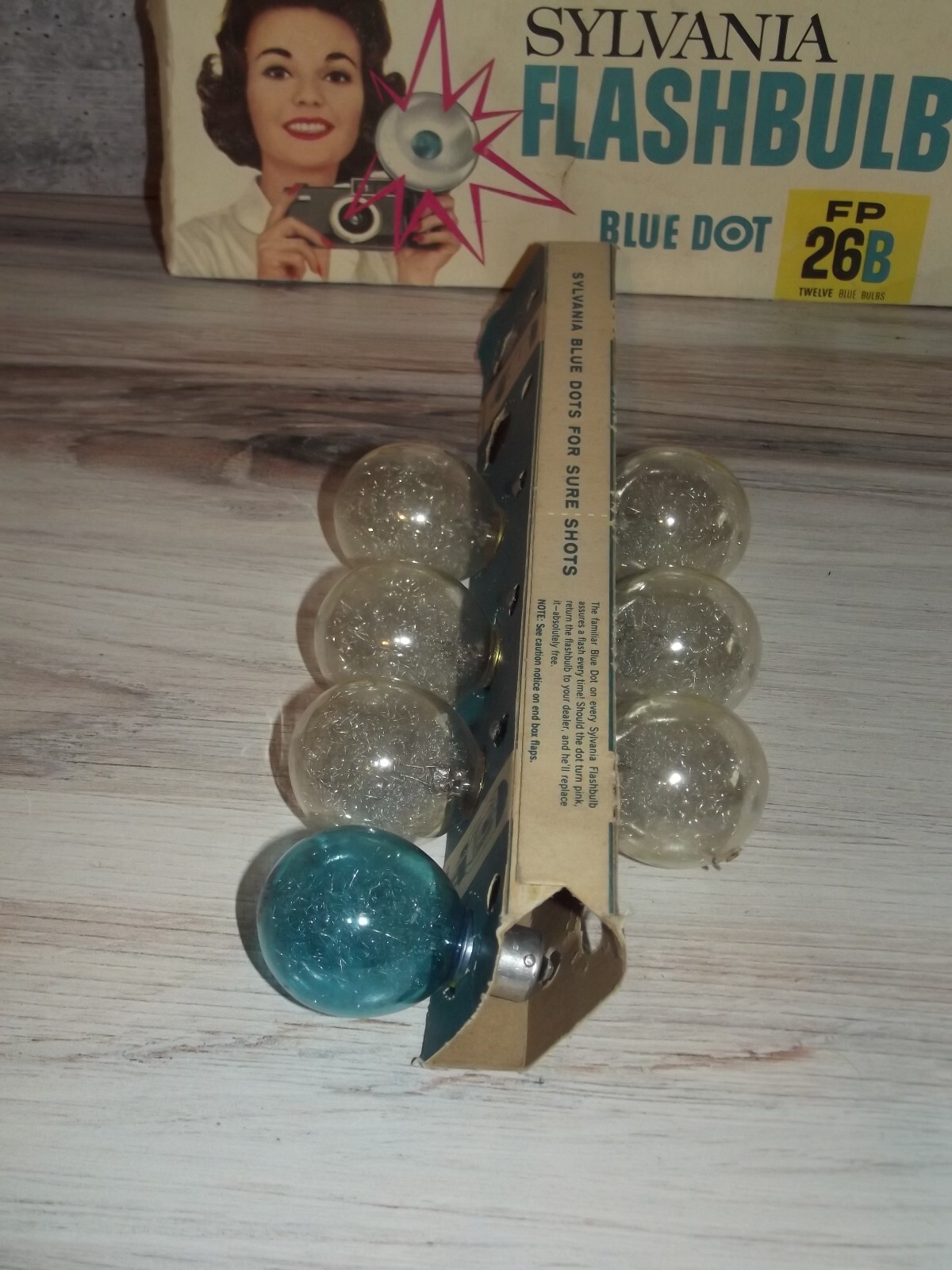 Vintage Sylvania 7 Flash Bulbs Box Blue Dot FP 26B, 26 Camera Bulbs Mix B53