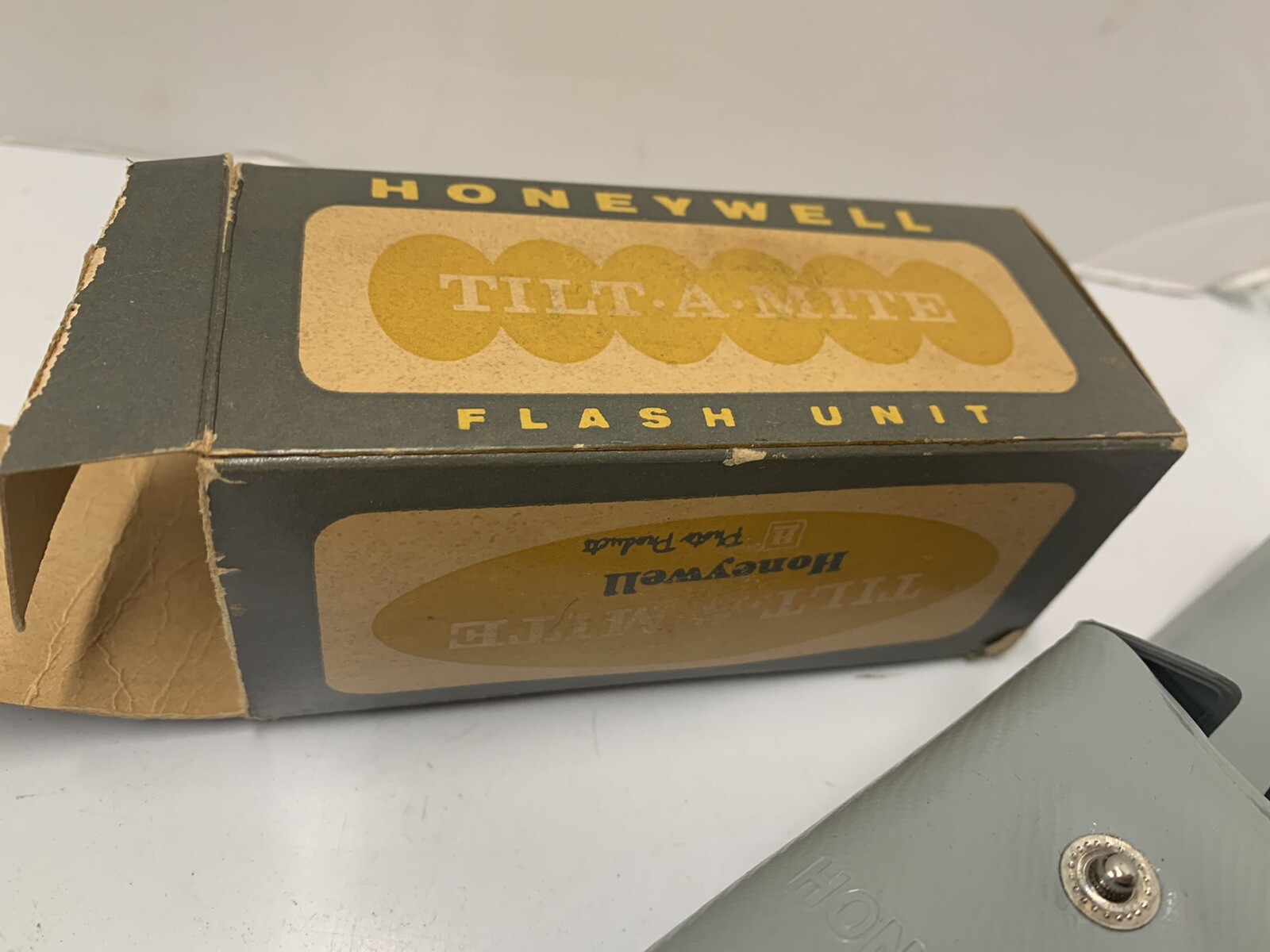 Vintage Honeywell Tilt-a-Mite Flash Unit With Original Papers & Box – EXCELLENT!