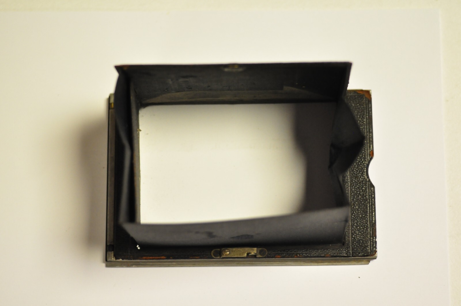 Linhof aluminum focus back for a 3 1/4 x 4 1/4″ format.