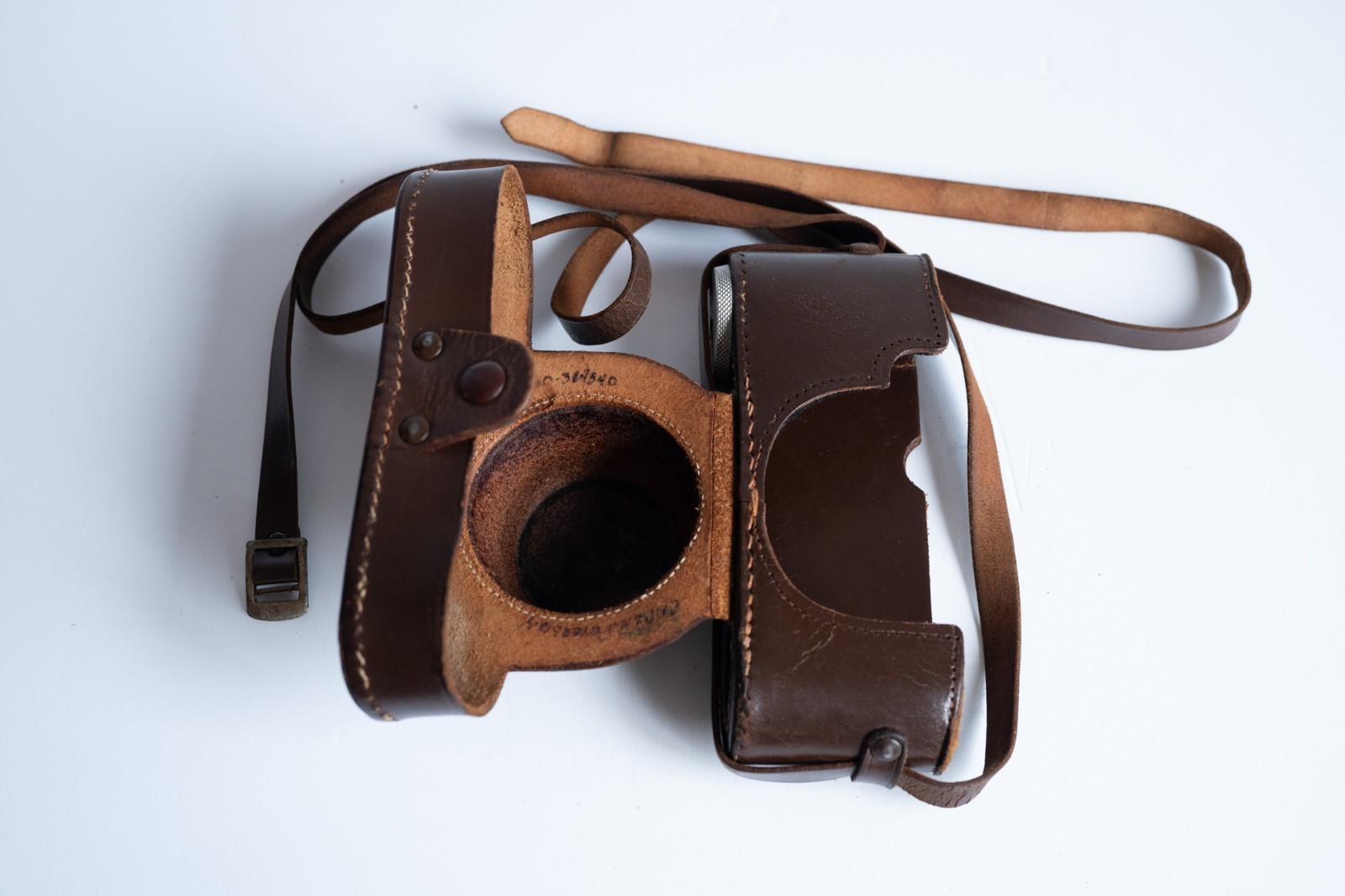 5 Vintage LEICA/Nikon/Tanack Camera Cases in good condition