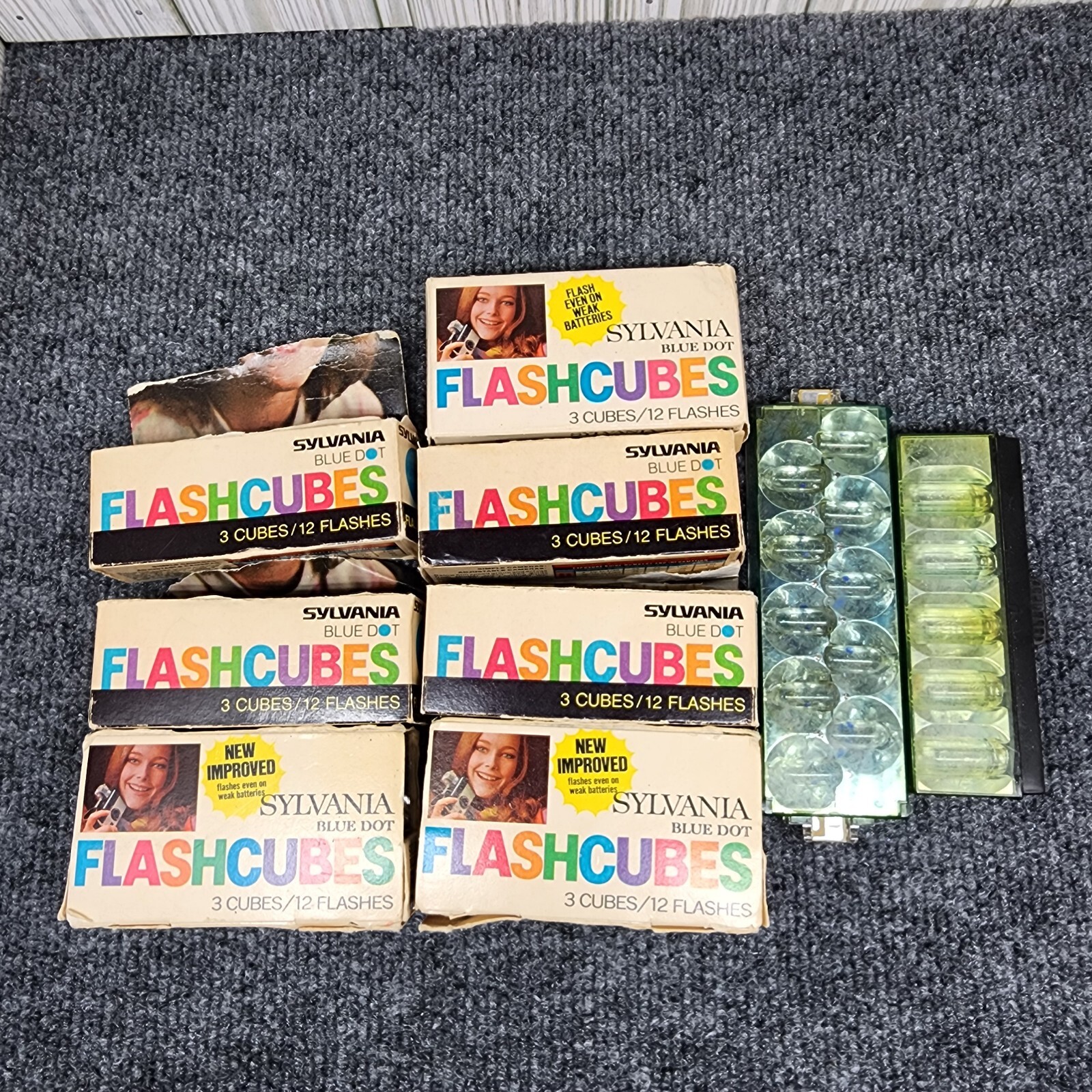 Flash Cubes Sylvania Blue Dot VTG 7 packs Of 3 Cubes ea. And 2 Flash Bars NOS