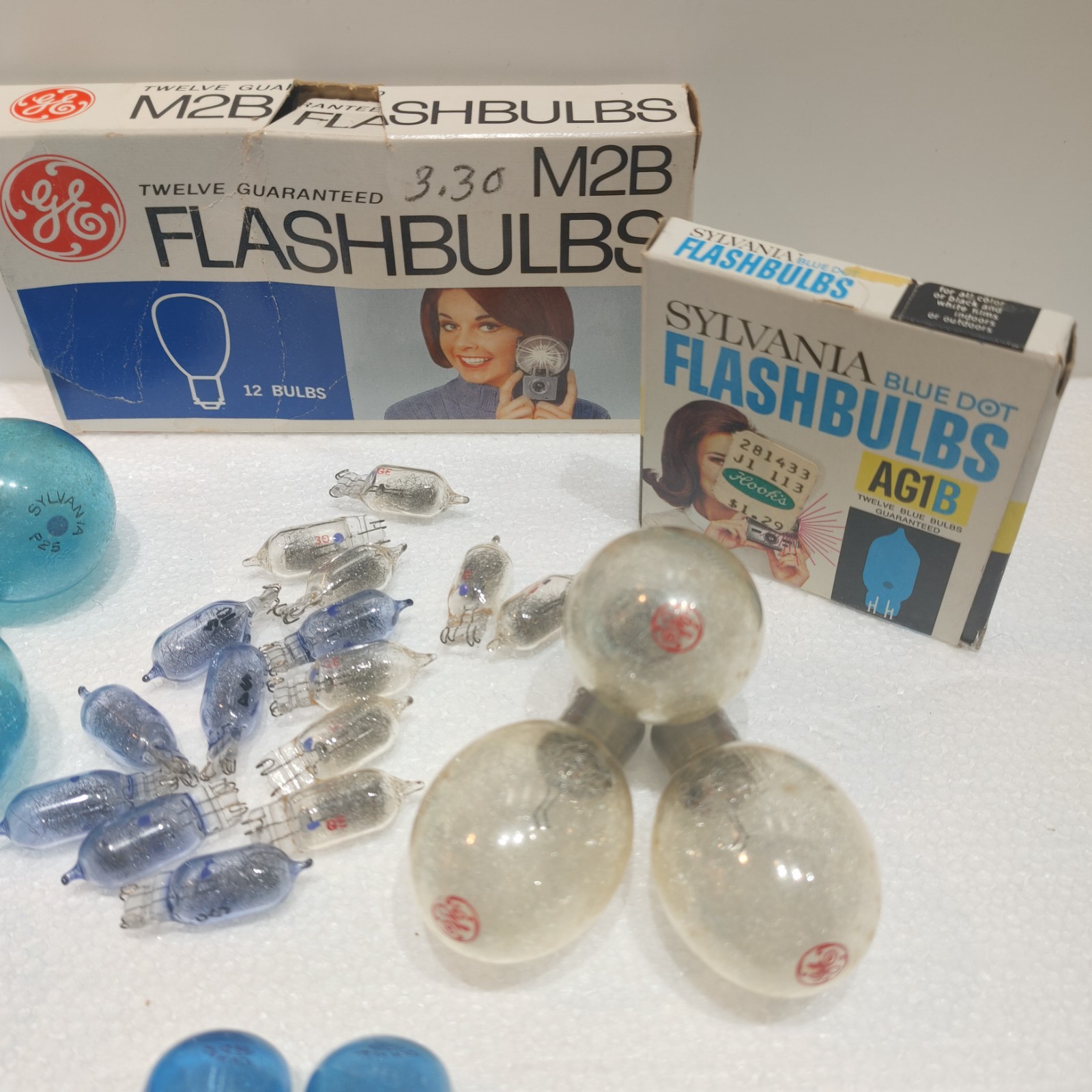 Large Lot ~ Vintage SYLVANIA/GE Flash Bulbs ~ M2B ~ AG1B ~ Blue Dot ~ P2S