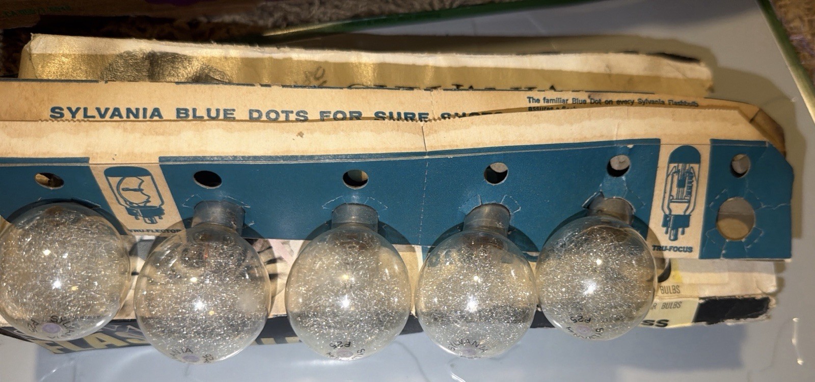 Vintage Sylvania Press 25 Flashbulbs Lot Blue Dot Boxes + Loose Bulbs Bulk, PROP