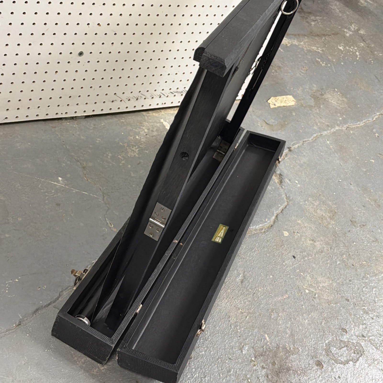 Beautiful Vintage Projection Screen BRITELITE TRUVISION Mfg. By Motion Picture