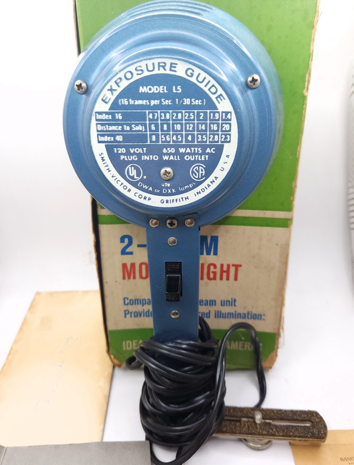 Vintage Spotlight Photography 650 Watt Hand Held Spotlight AMC L9A 120 Volt