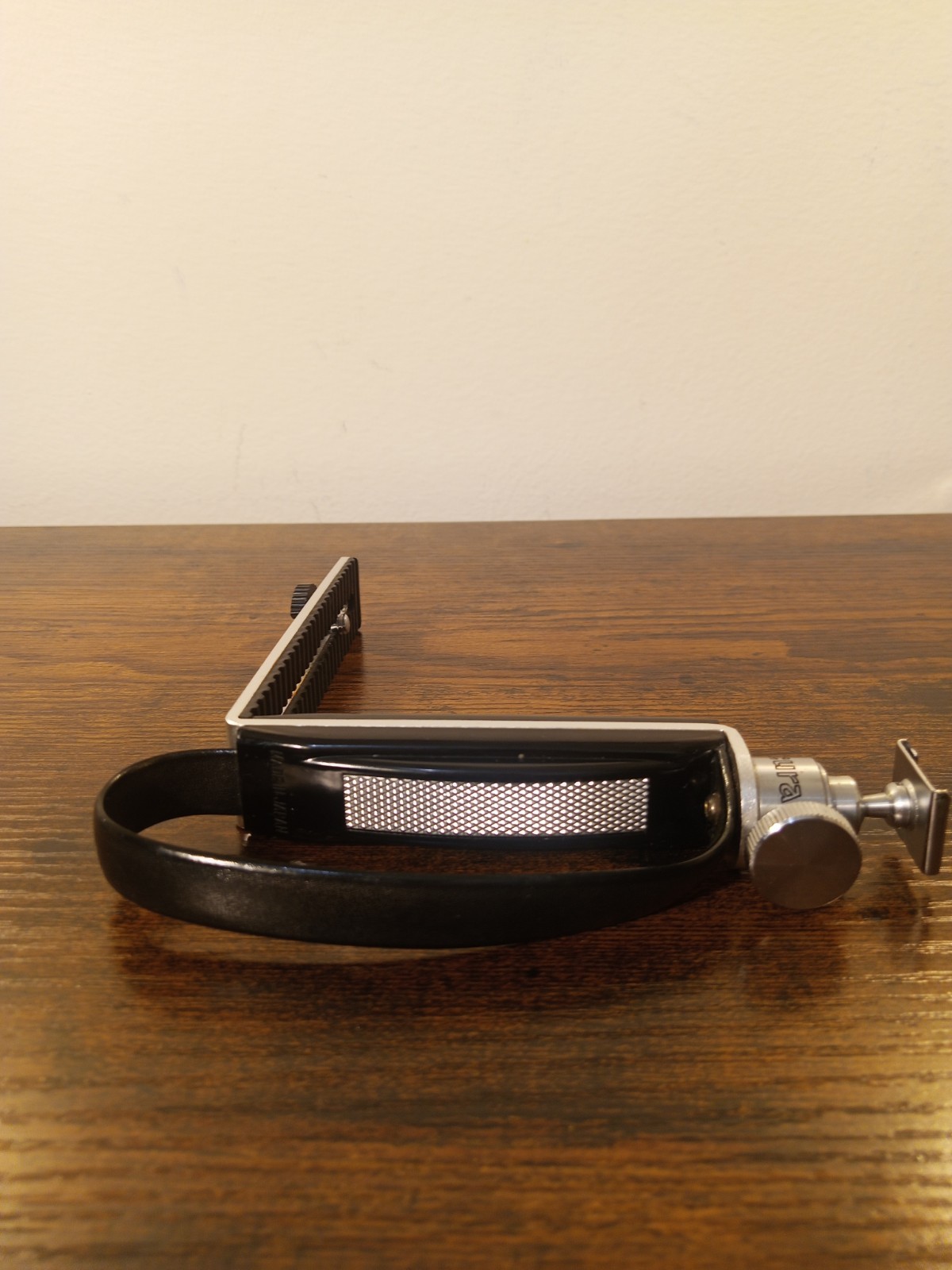 Accura Vtg Camera Body Grip W/Flush Mount For Medium Format Cameras Accugrip