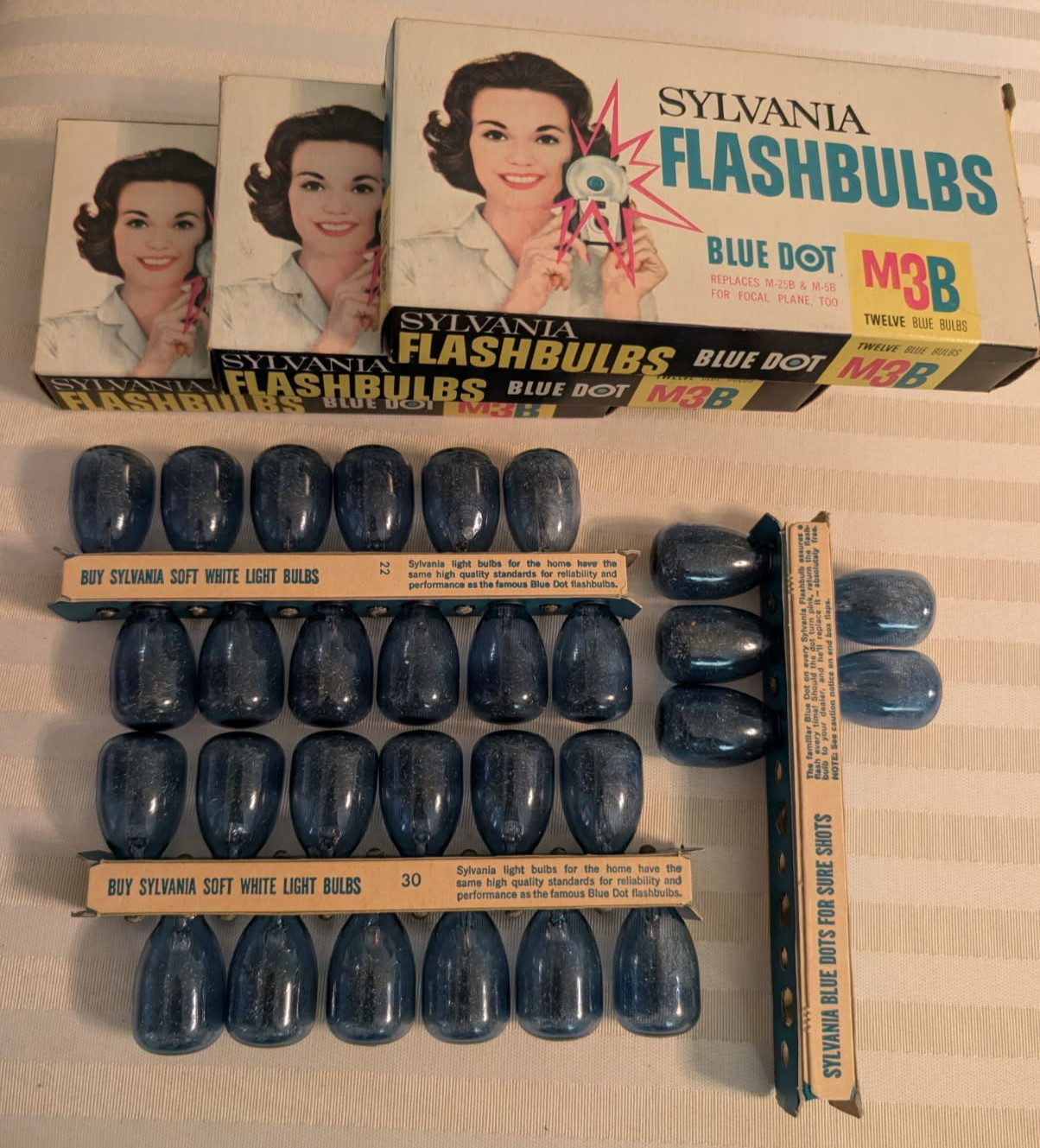3 Boxes Sylvania Blue Dot Flash Bulbs M3B 12 Blue Untested – 2 full; 1 partial