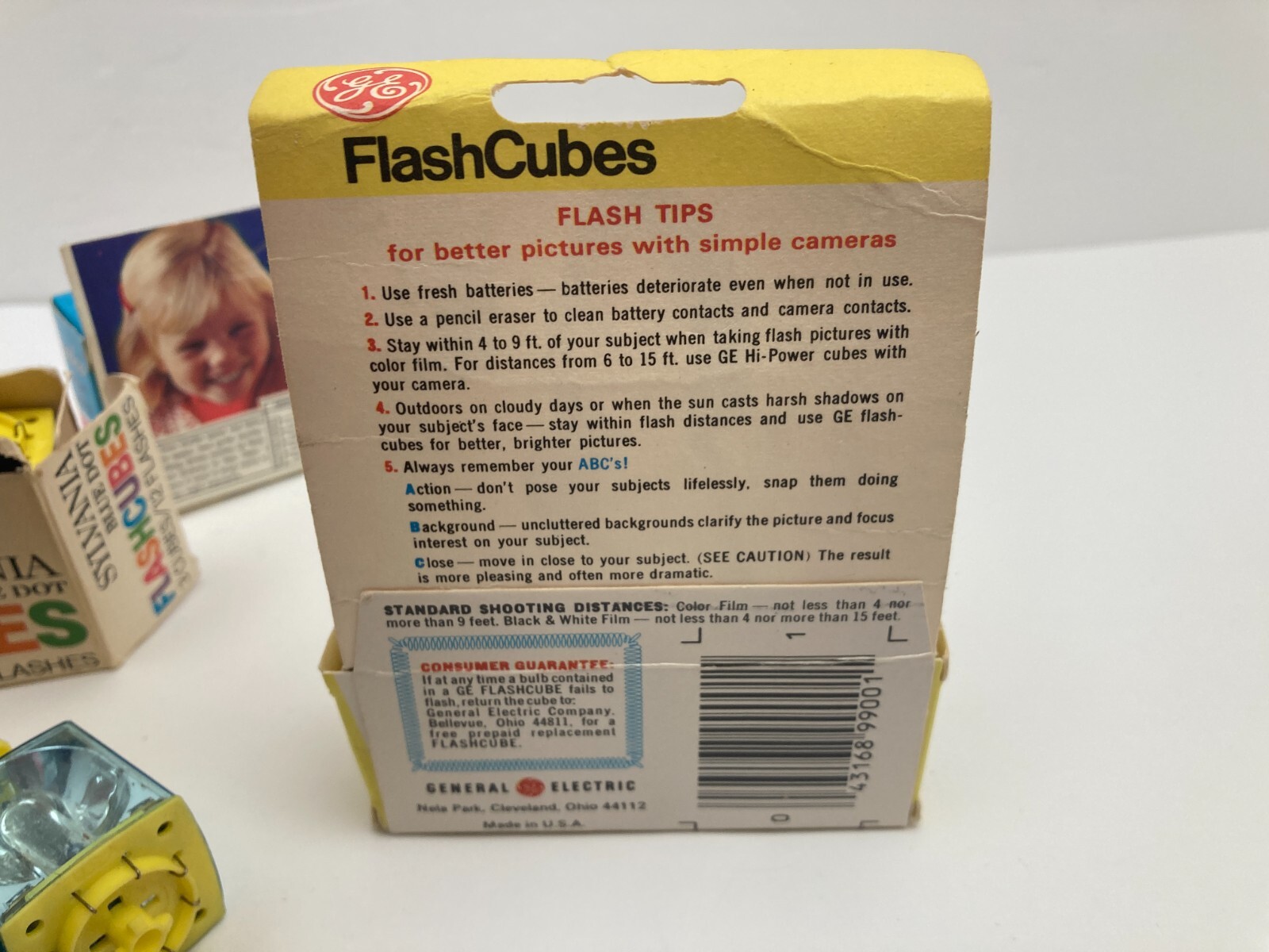 New Vintage GE Westinghouse and Norelco Flash Cubes 4 Packs Plus Some Loose Ones