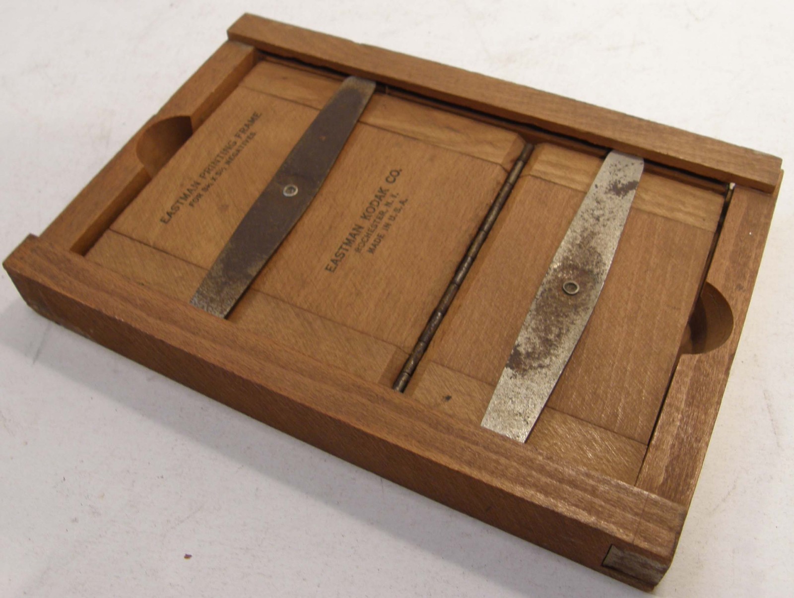 ANTIQUE VINTAGE EKCo EASTMAN WOODEN PRINTING FRAME FOR 3 1/4 X 5 1/2 NEGATIVES