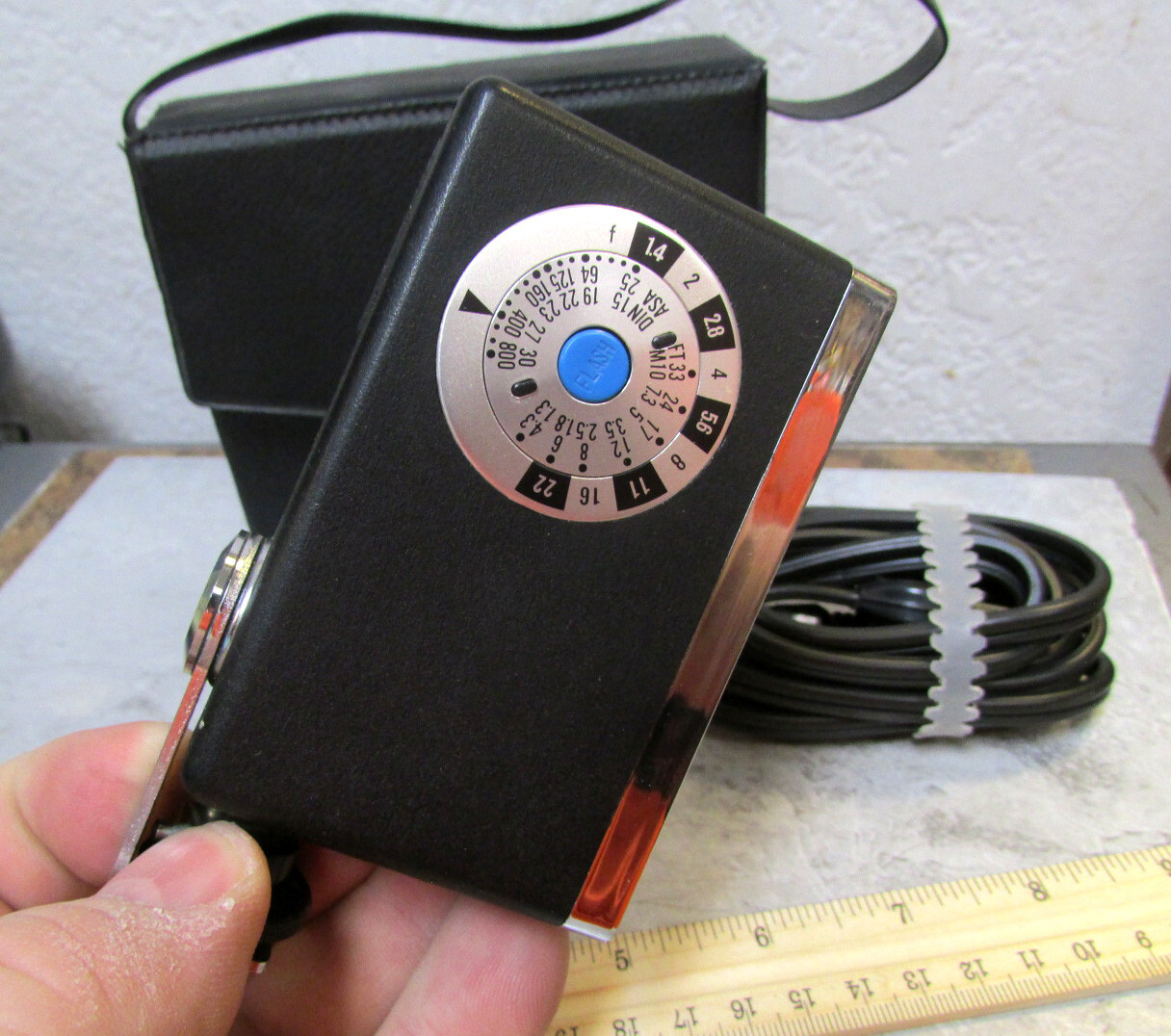 Vintage Vivitar 151 camera flash, cord, original box & instructions, untested