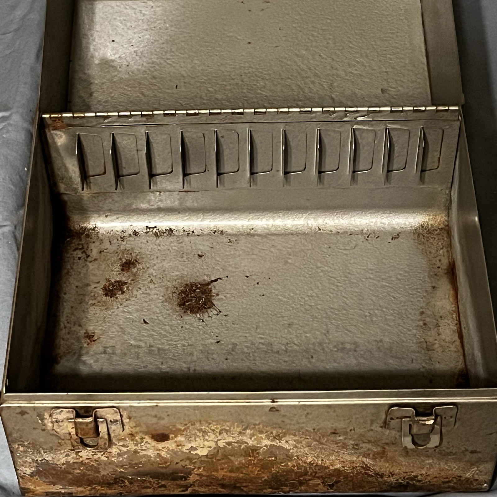 Vintage Silver Real to Reel Tape Metal Carrying Case W/12 Reels & Accessories
