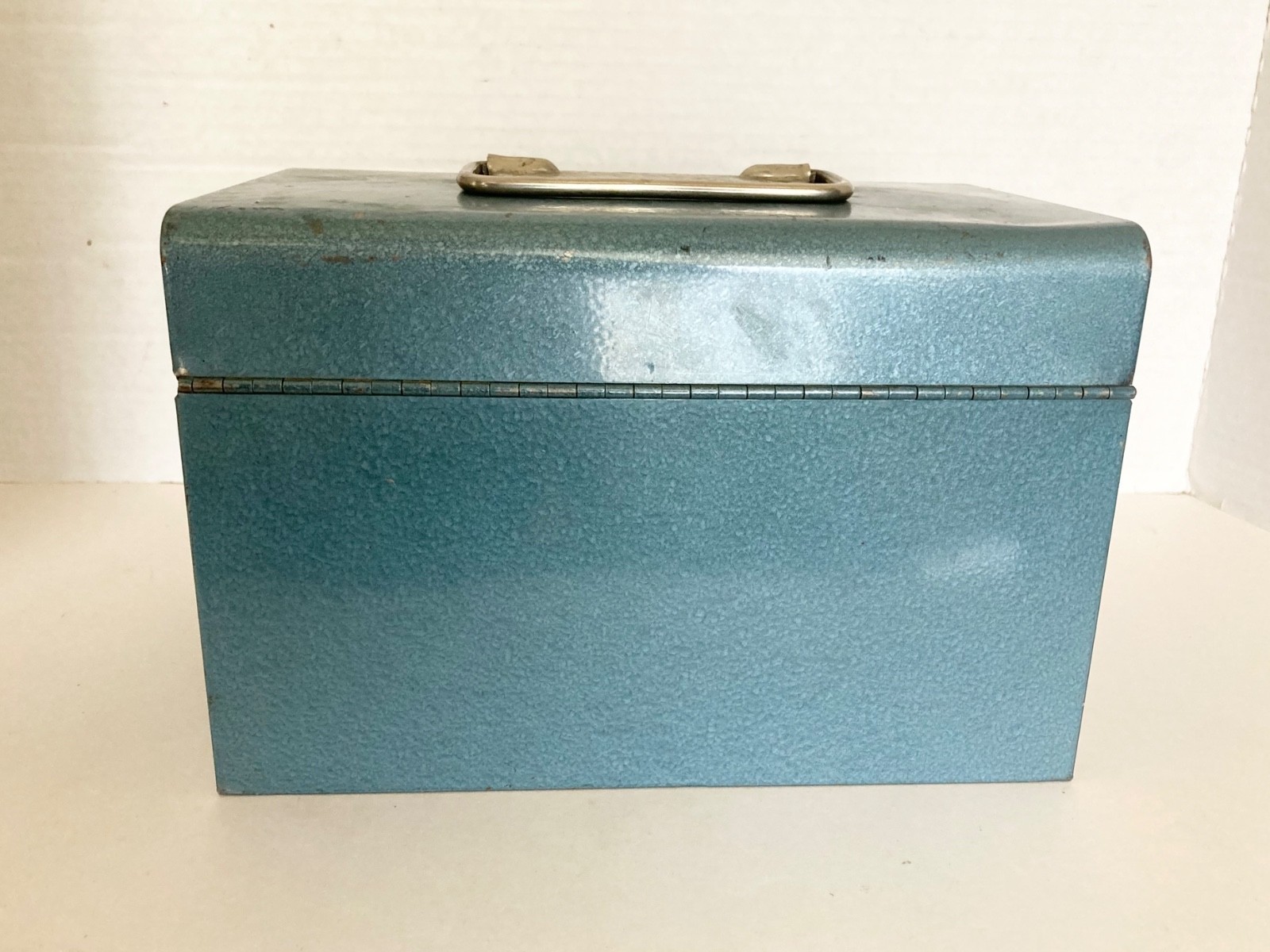 Vintage 8mm Film Movie Reel Metal Carry Case With Handle Storage Carrier 12 Slot