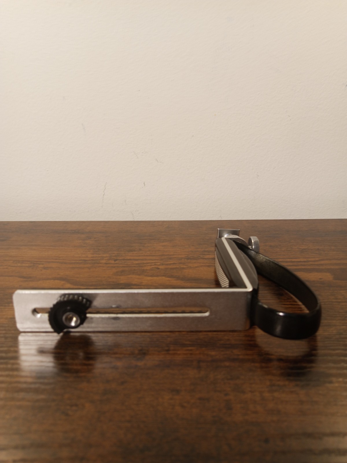 Accura Vtg Camera Body Grip W/Flush Mount For Medium Format Cameras Accugrip