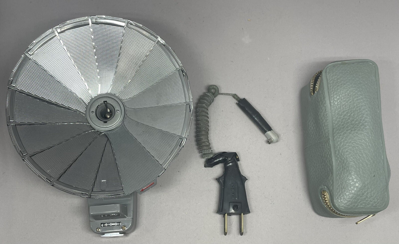 Vintage Accura Bounce Master Pocket Fan Flash Camera film Photography Japan