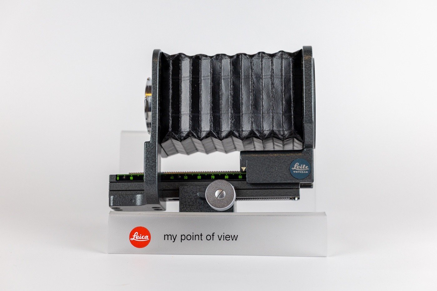 Leica 16556P Bellows w/ 16557Q Focusing Rail Macro System w/ Box M Mount
