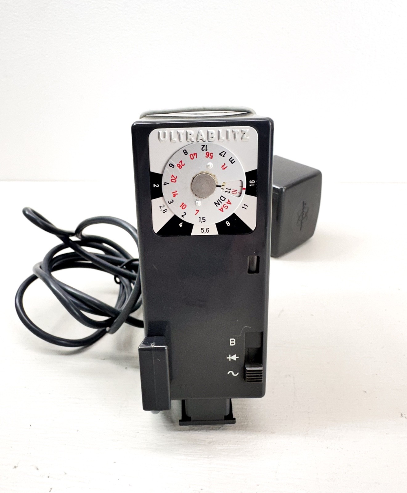 Ultrablitz Corner 14S Electronic Camera Flash Unit Vintage Plug-In Strobe Light