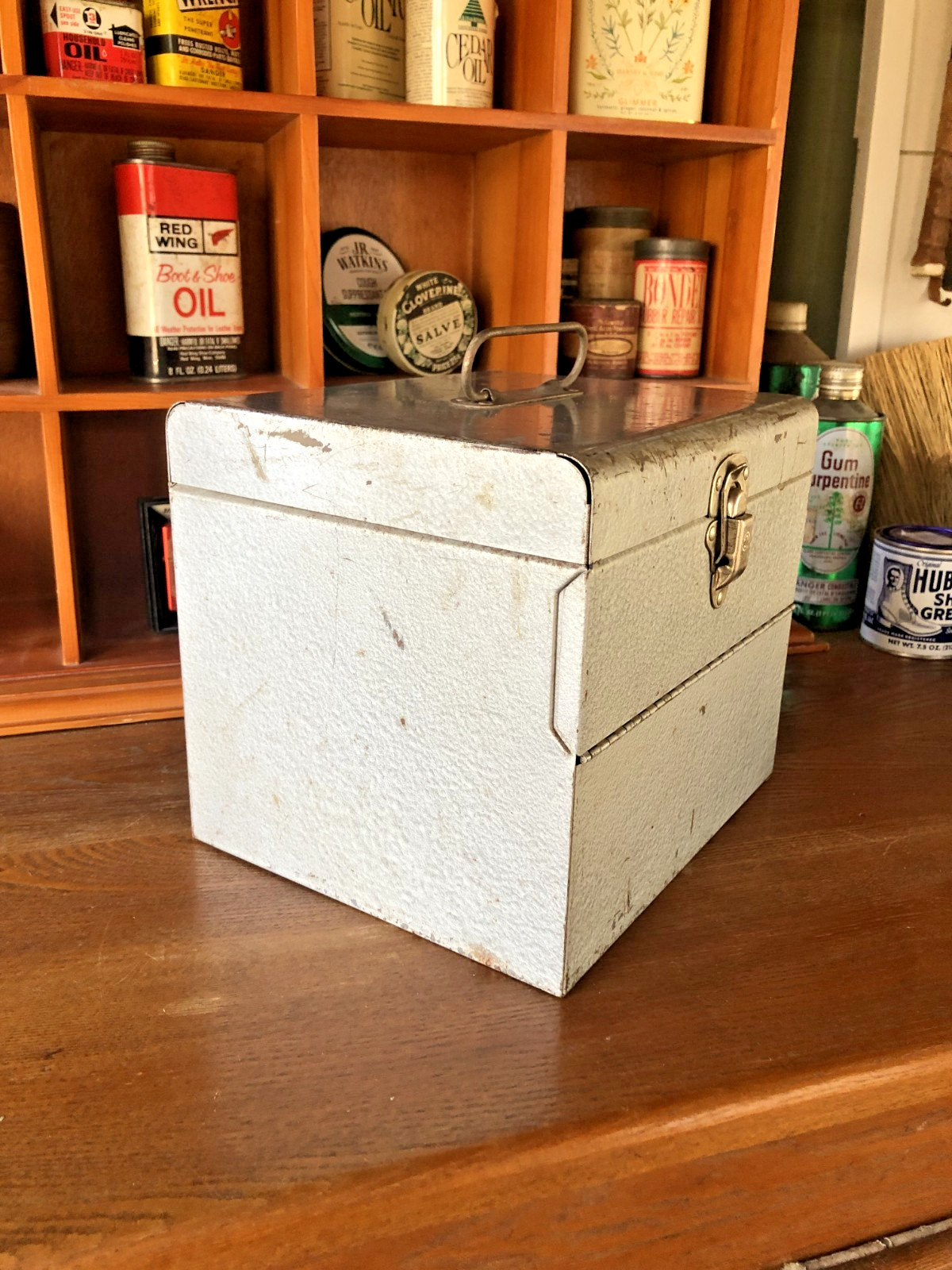 Vtg. Silver Metal Film Canister Reel 12 Slot Carrying Case Chest 16MM / 8MM