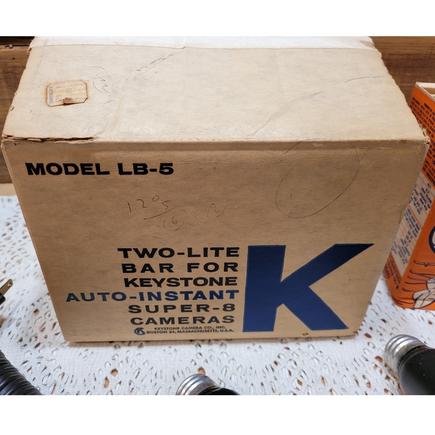 Vintage Two Lite Lights Bar for Keystone Auto Instant Super 8 Camera Model LB-5