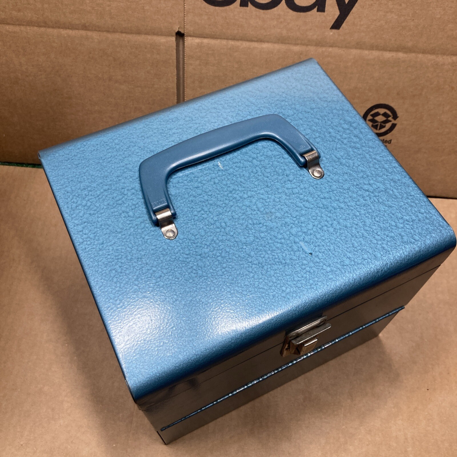 VINTAGE LOGAN METAL 8MM REEL-TO-REEL FILM CABINET CASE 12-REEL – BLUE