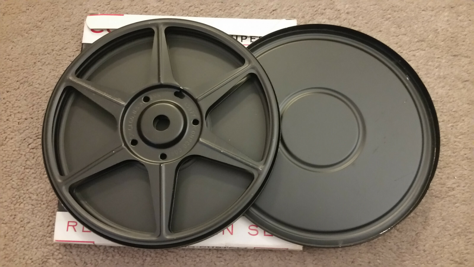 Compco Custom Super 8 Metal Reel and Can Set Model 884 VTG