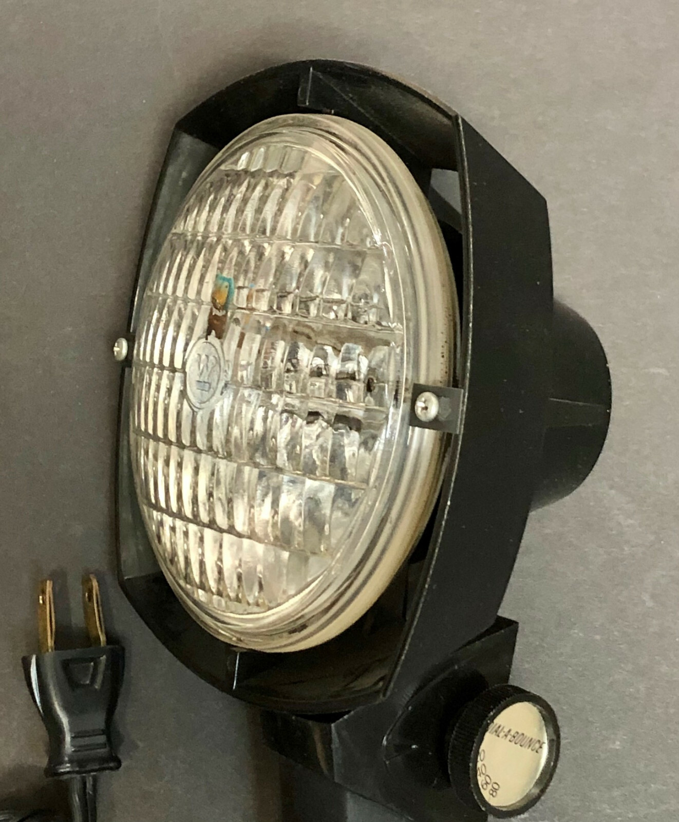 Vintage Sylvania Dial-A-Bounce 8mm Super 8 Movie Camera Light 110 and 220V WORKS