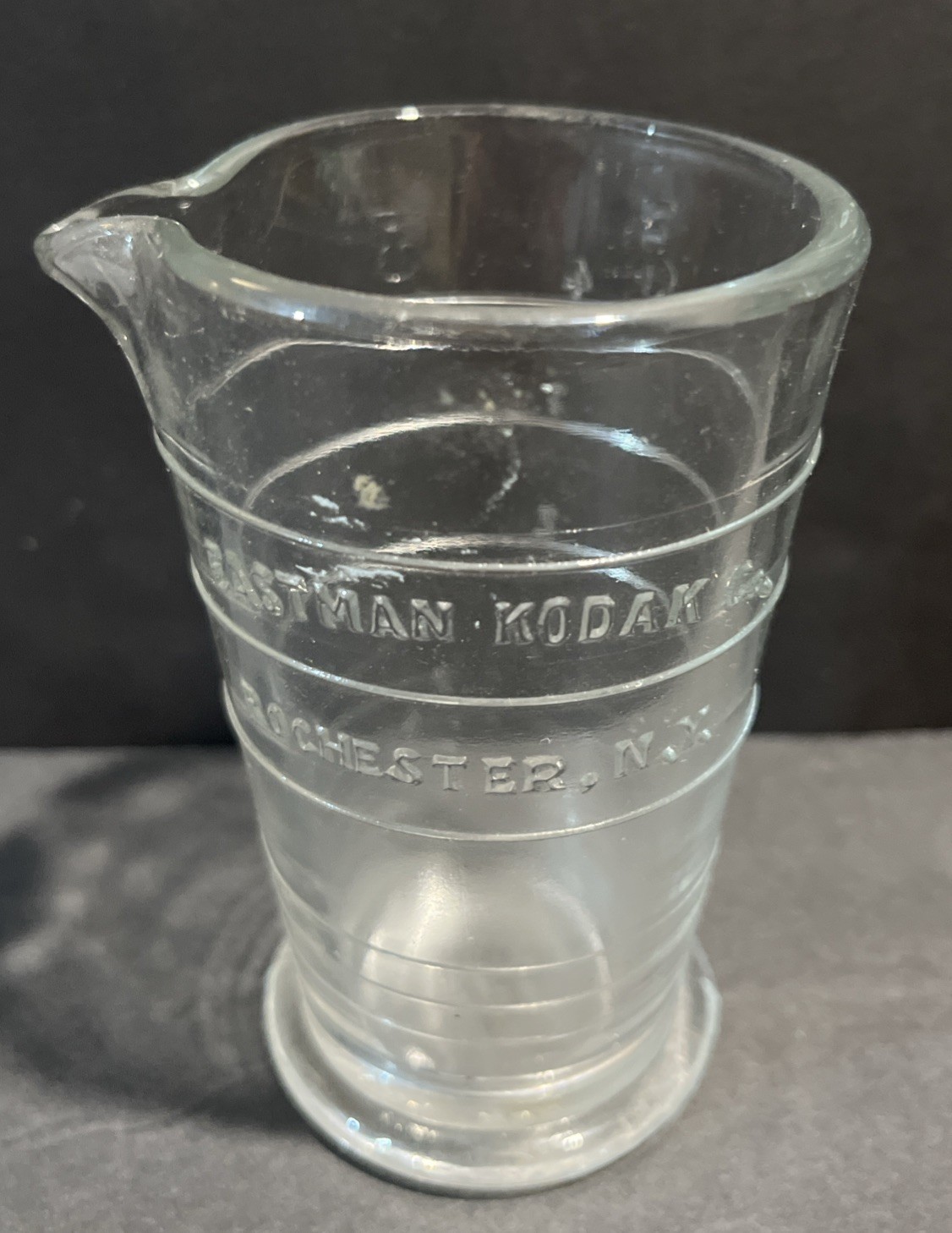 VTG. EASTMAN KODAK CO PHOTOGRAPHIC 4 Oz GLASS MEASURING BEAKER ROCHESTER NY