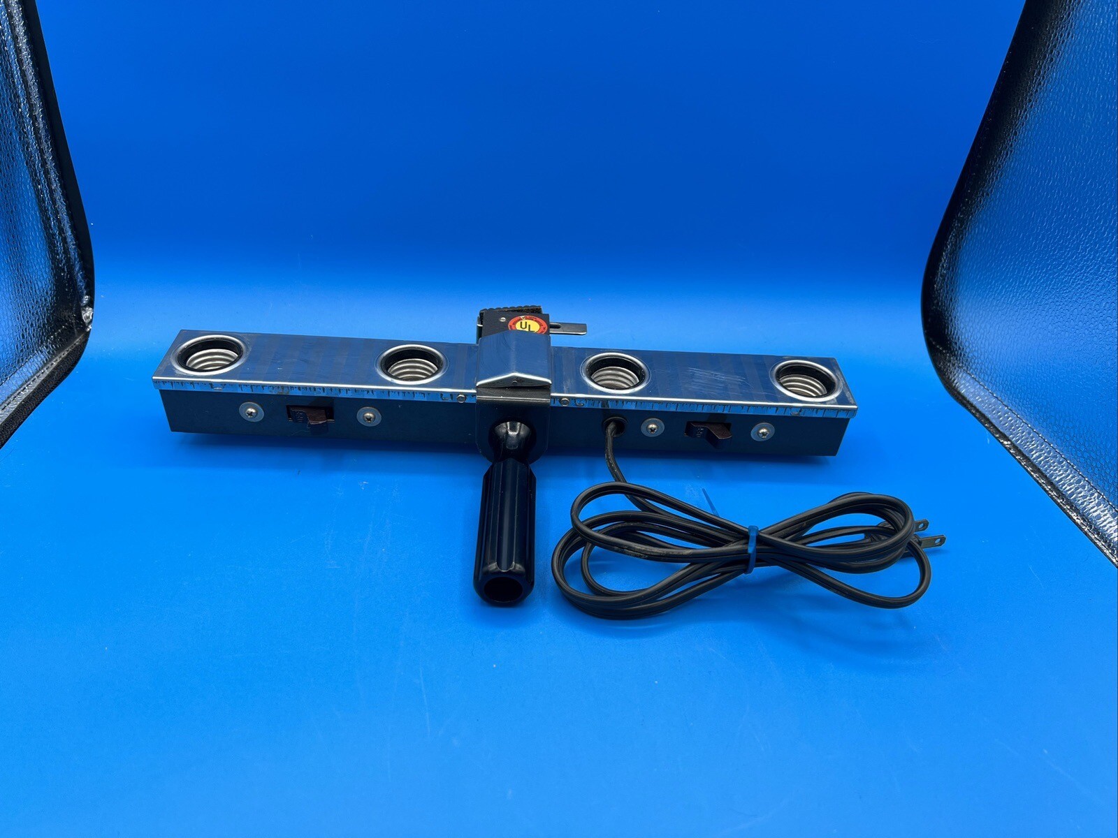 Remark Industries, Inc. CHICAGO 4 SOCKET PHOTO LIGHT BAR-WITH HANDLE