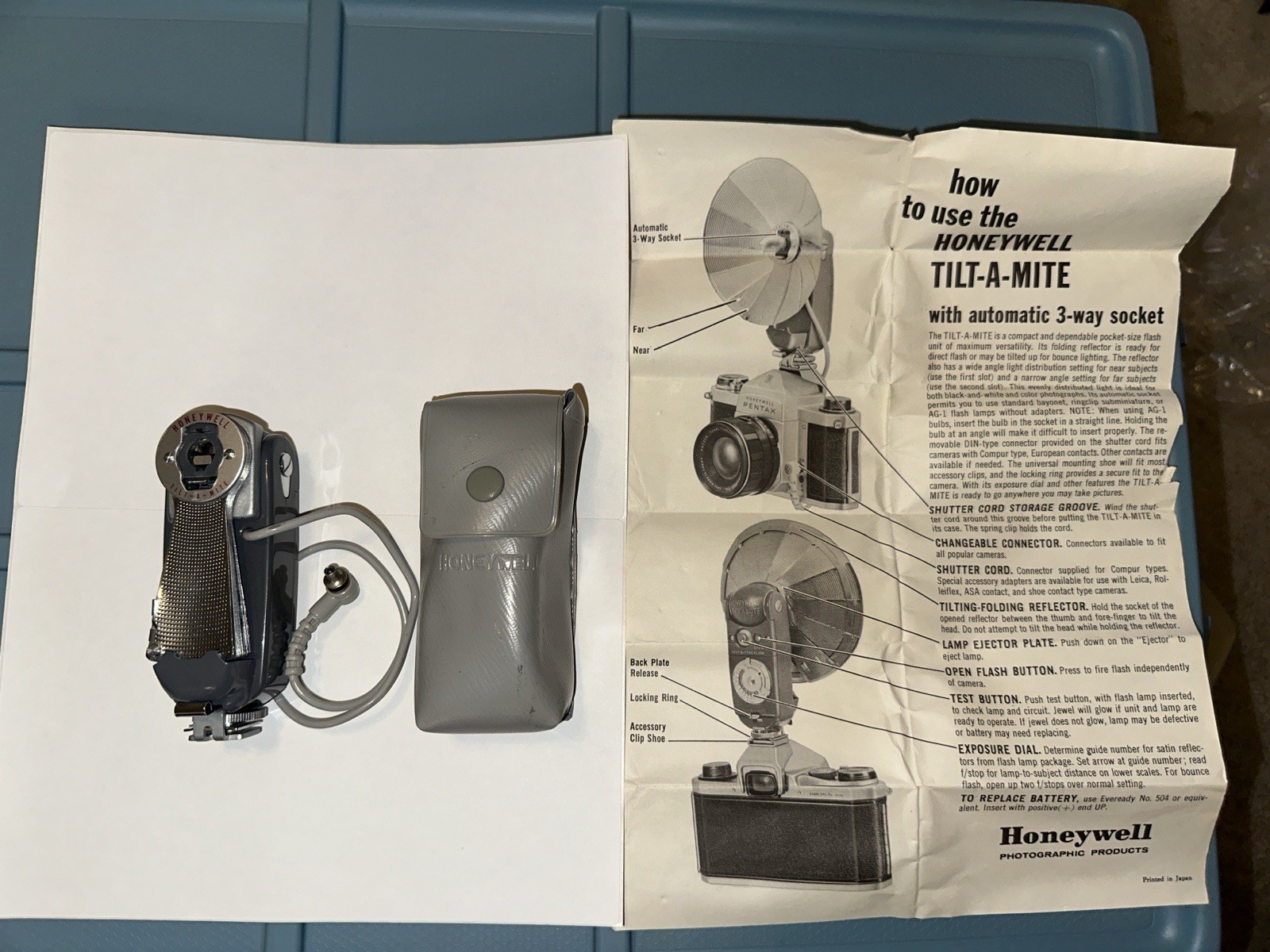 Honeywell Tilt-A-Mite Vintage Flash with case Instructions Made In Japan