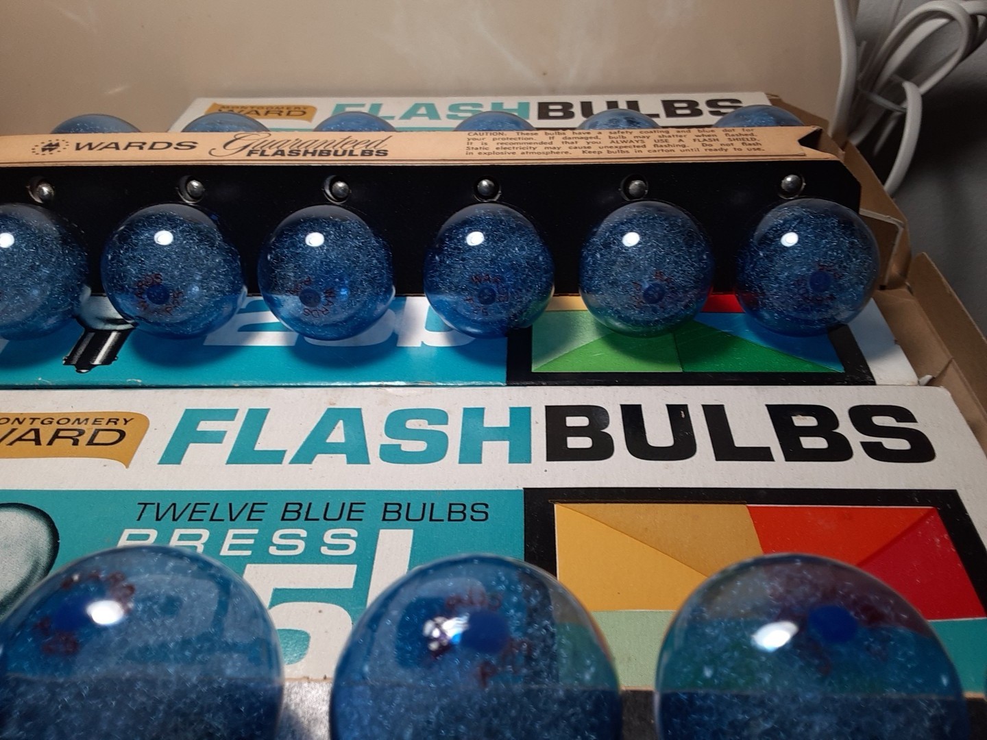 3 packs Vtg Montgomery Ward No. 67-3126 Press 25B blue flashbulbs 35 bulbs