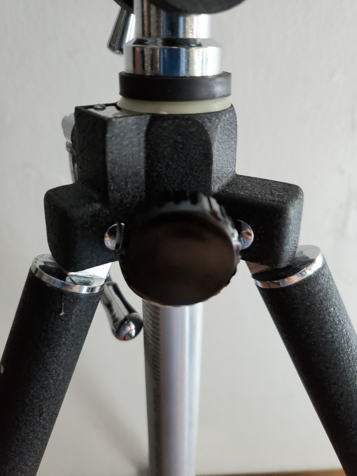 E.J. Korvette Deluxe Elevating Tripod #110 Photography Videography Box Vintage
