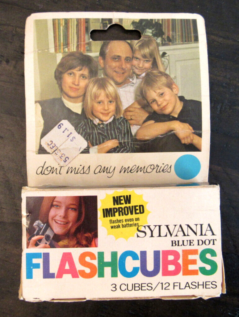 Vintage Pack of Sylvania Blue Dot FLASH CUBES Pack of 3 Cubes – 12 Flashes – NOS