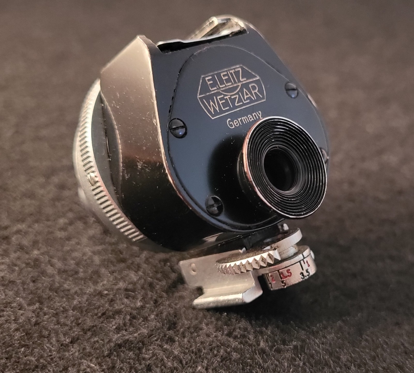 E.LEITZ WETZLAR BLACK UNIVERSAL VIEW FINDER FIT LEICA RANGEFINDER # 6590