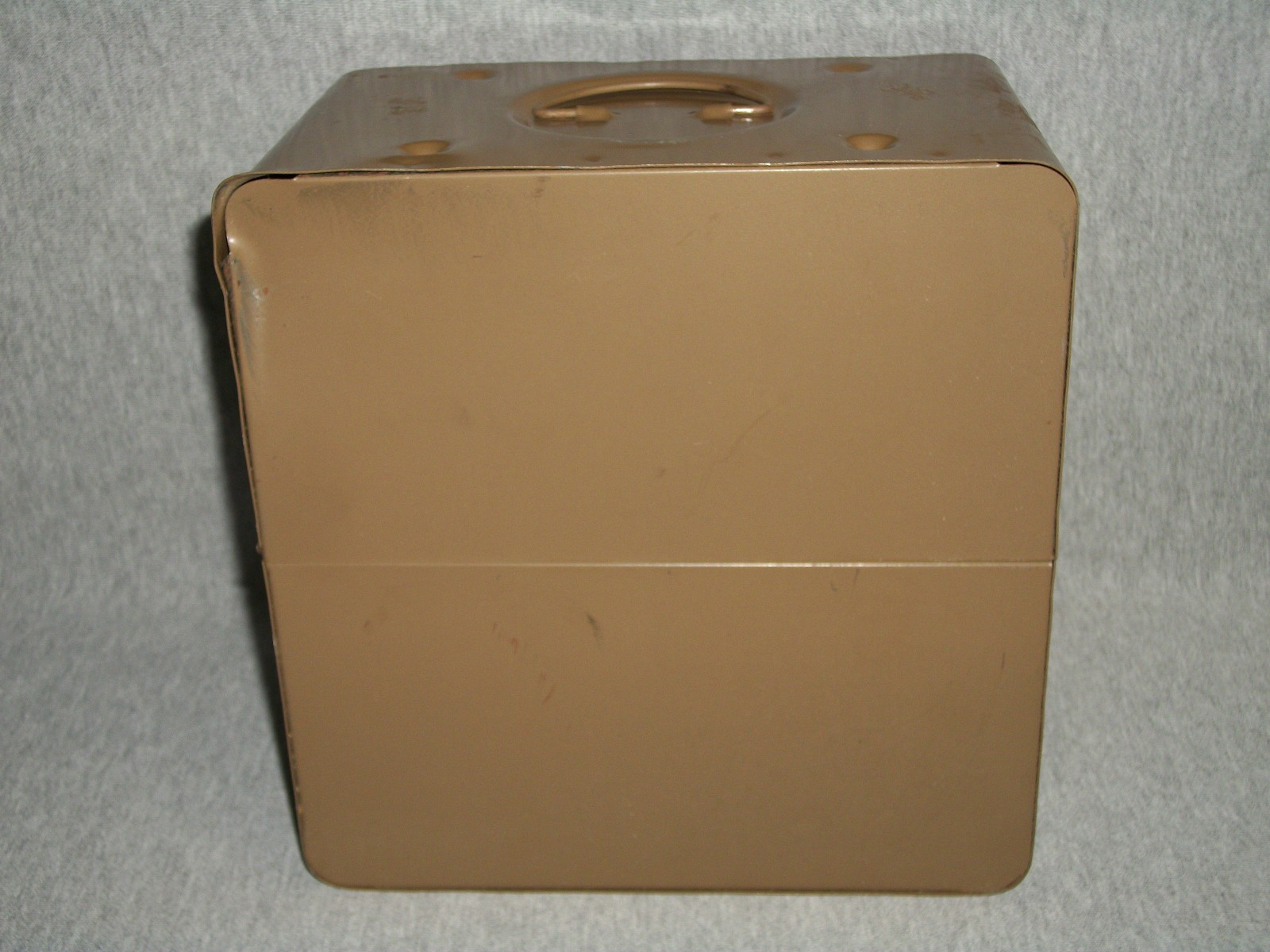 Lot of (6) Vintage 7″ Harwood 8mm Empty Movie Reels with Metal Cans & Metal Case