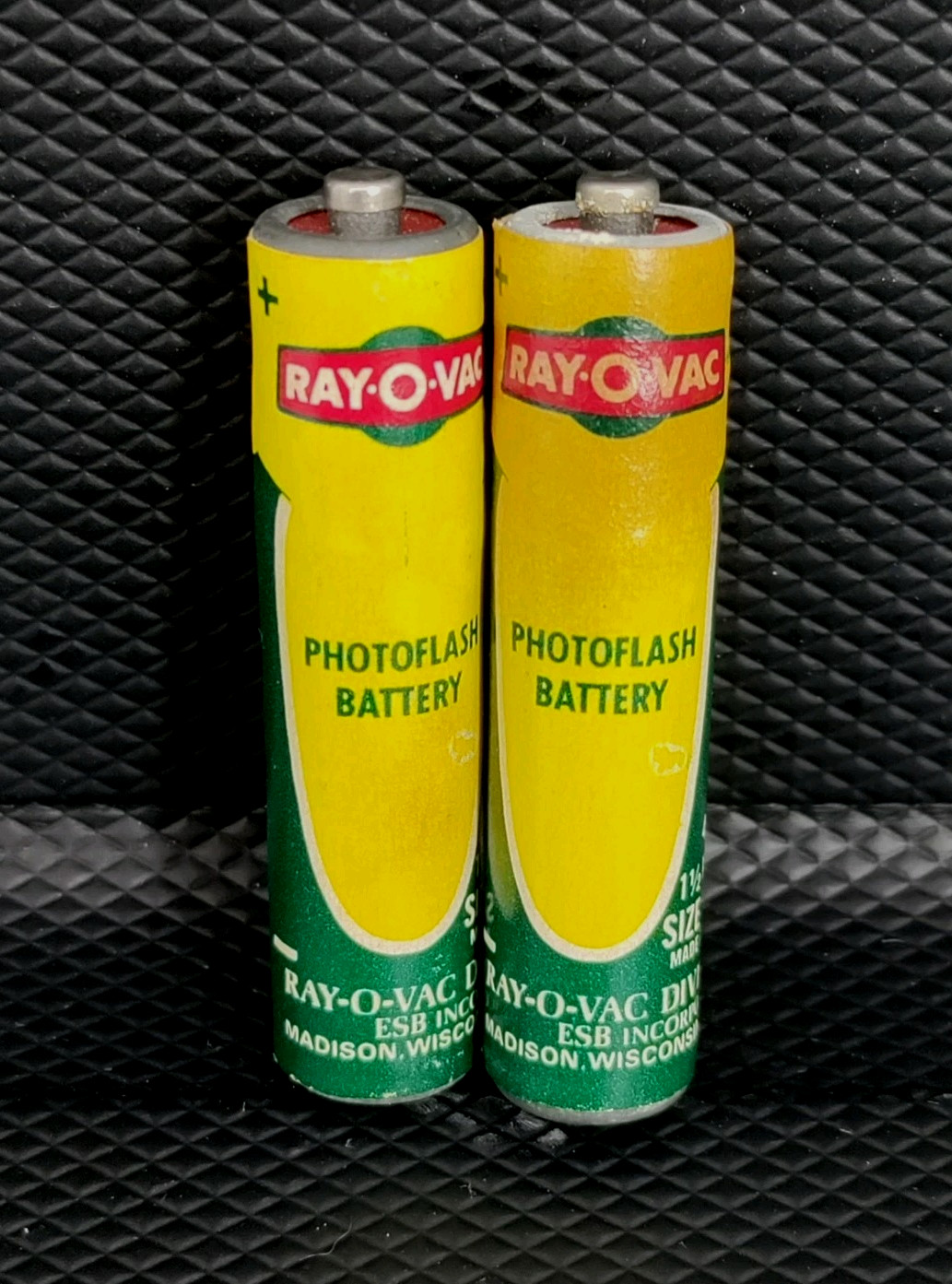 2 -1970’s VTG Ray-O-Vac #410 AAA PhotoFlash Batteries Photography Camera Display