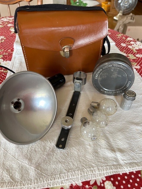 Vtg KODAK Camera Flash Holder -w Ext.–LEATHER Case-BULBS-Film Canisters