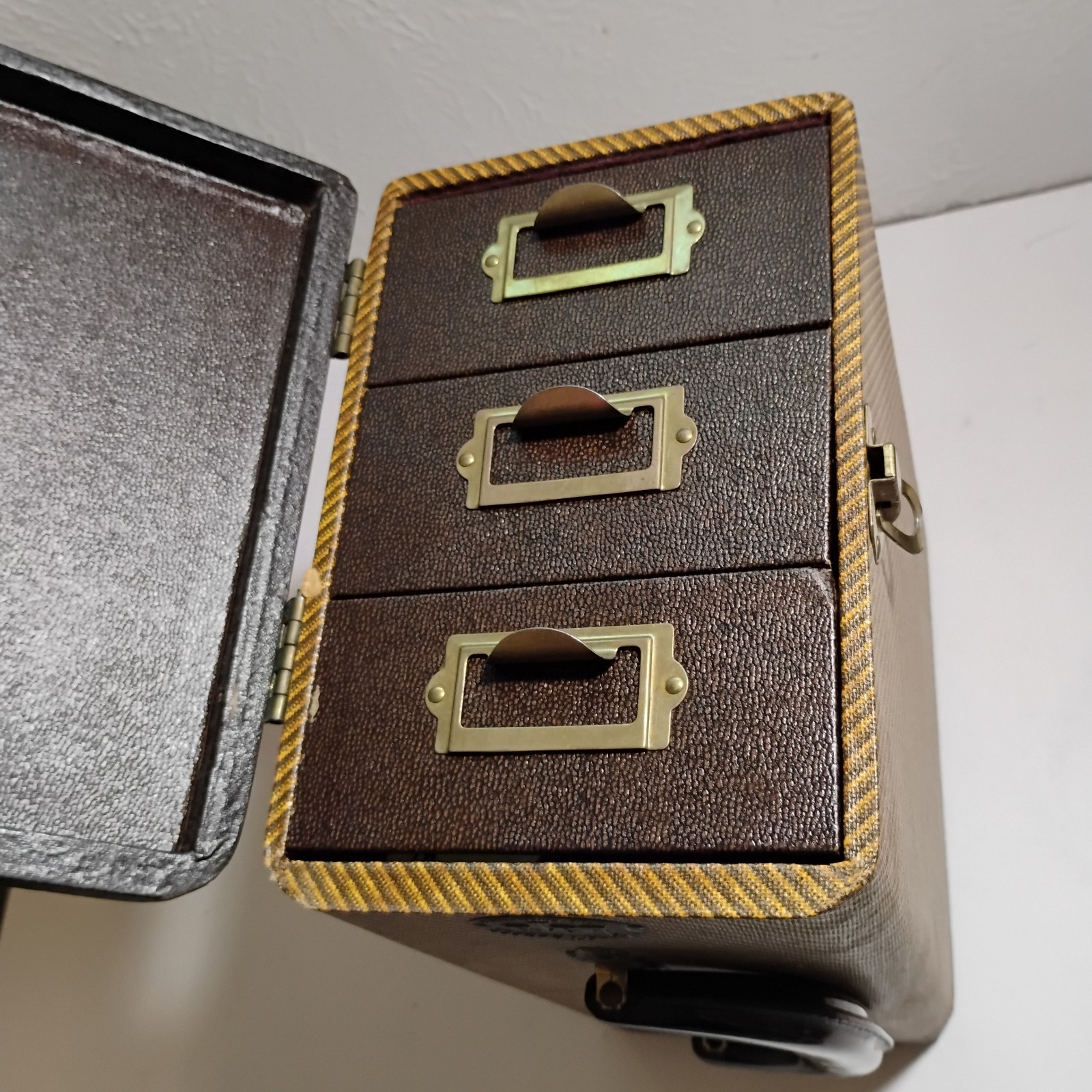 VINTAGE BARNETT & JAFFE SLIDE HOLDER CASE