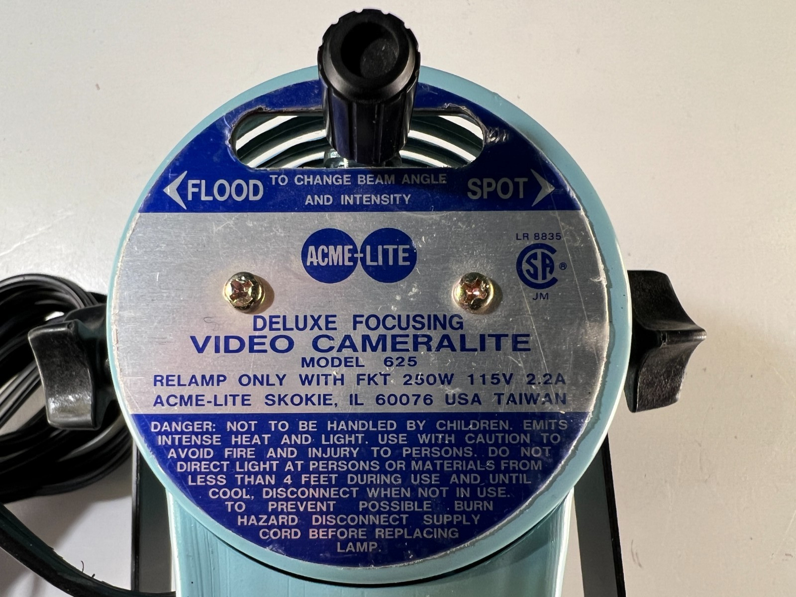 Vintage ACME-LITE MANUFACTURING CO. DELUXE FOCUSING Video CAMERALITE MODEL 625