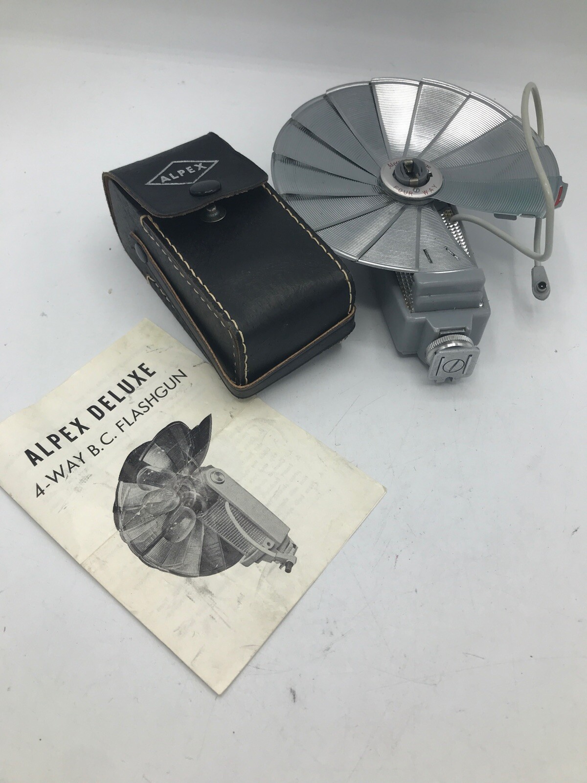 Vintage ALPEX Deluxe 4-Way B.C. Flashgun Gray Folding Leather Case manual EUC