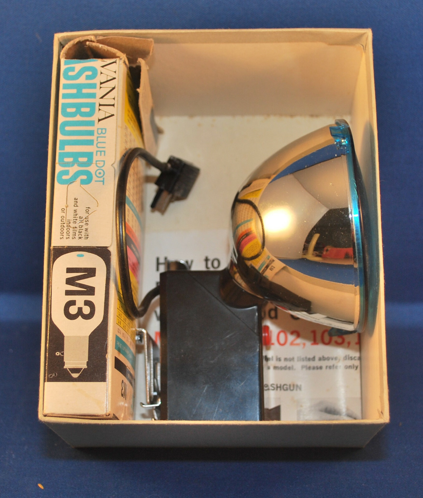 Vintage Polaroid Flashgun #268 w/ Box and 3 M3 flash bulbs