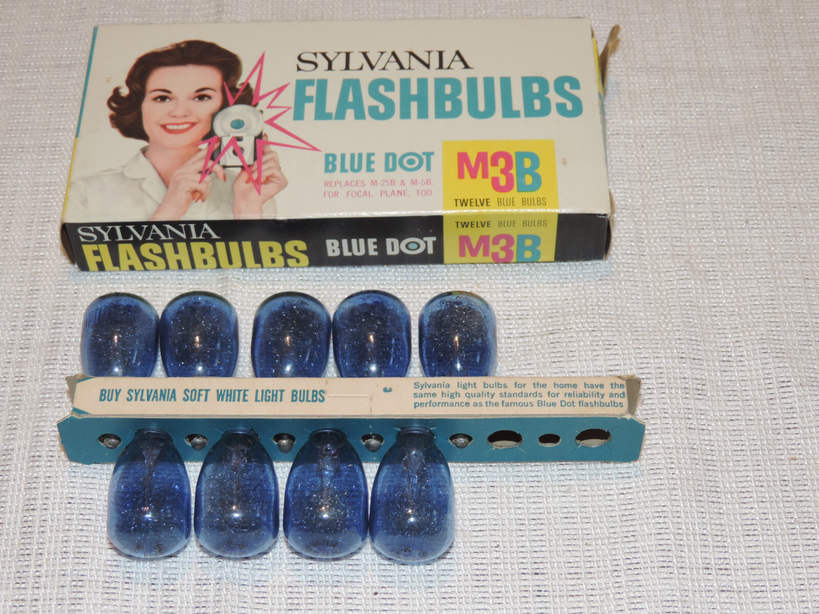 2 Packs of Sylvania M3 Blue Dot Flash Bulbs (12 Clear & 10 Blue Bulbs)
