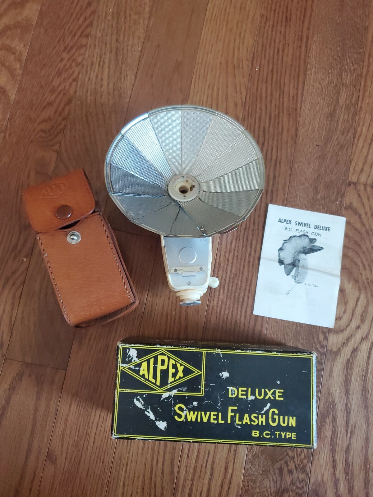 Vintage Original Alpex Deluxe Swivel Camera Flash Gun B.C. Type in box