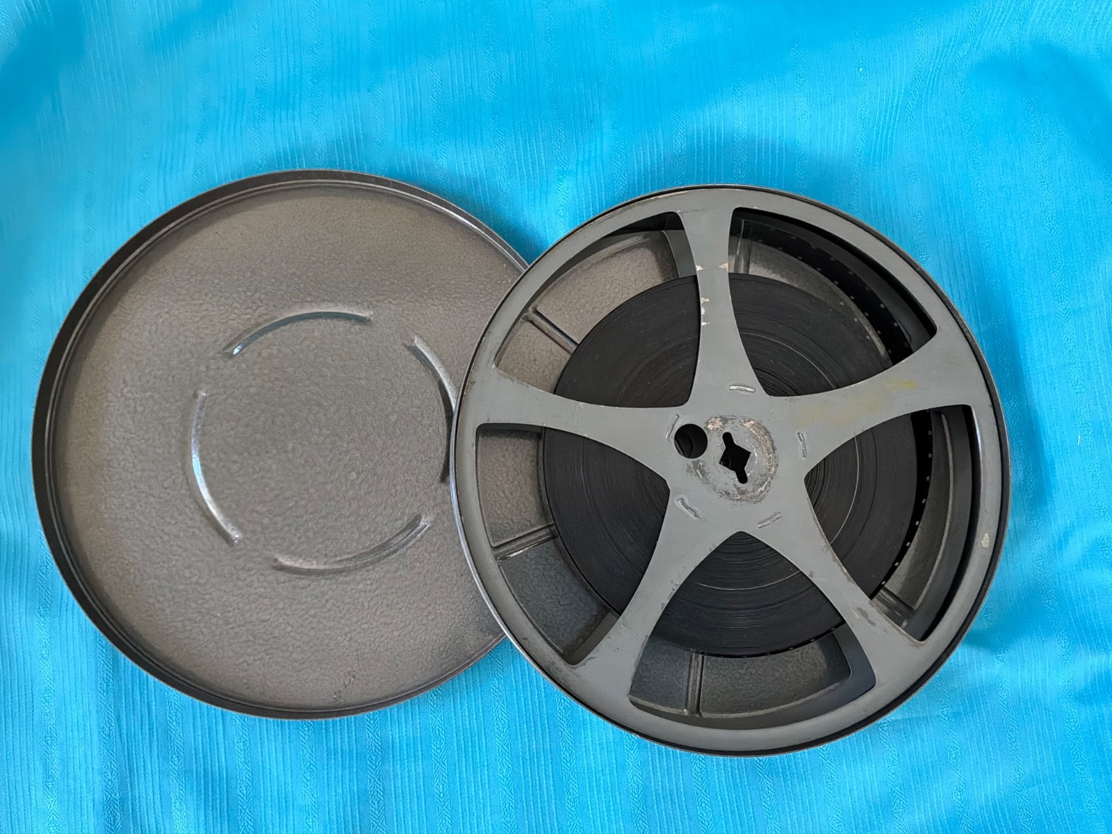 Metal 16mm 400ft (7in) Movie Film Reel w/Home Movie in Can — COMPCO USA