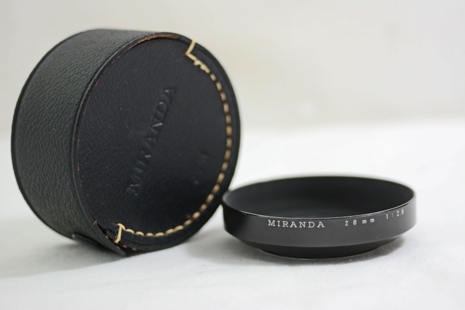 VINTAGE MIRANDA 28MM F2.8 CAMERA LENS HOOD WITH LEATHER CASE (EXCELLENT)