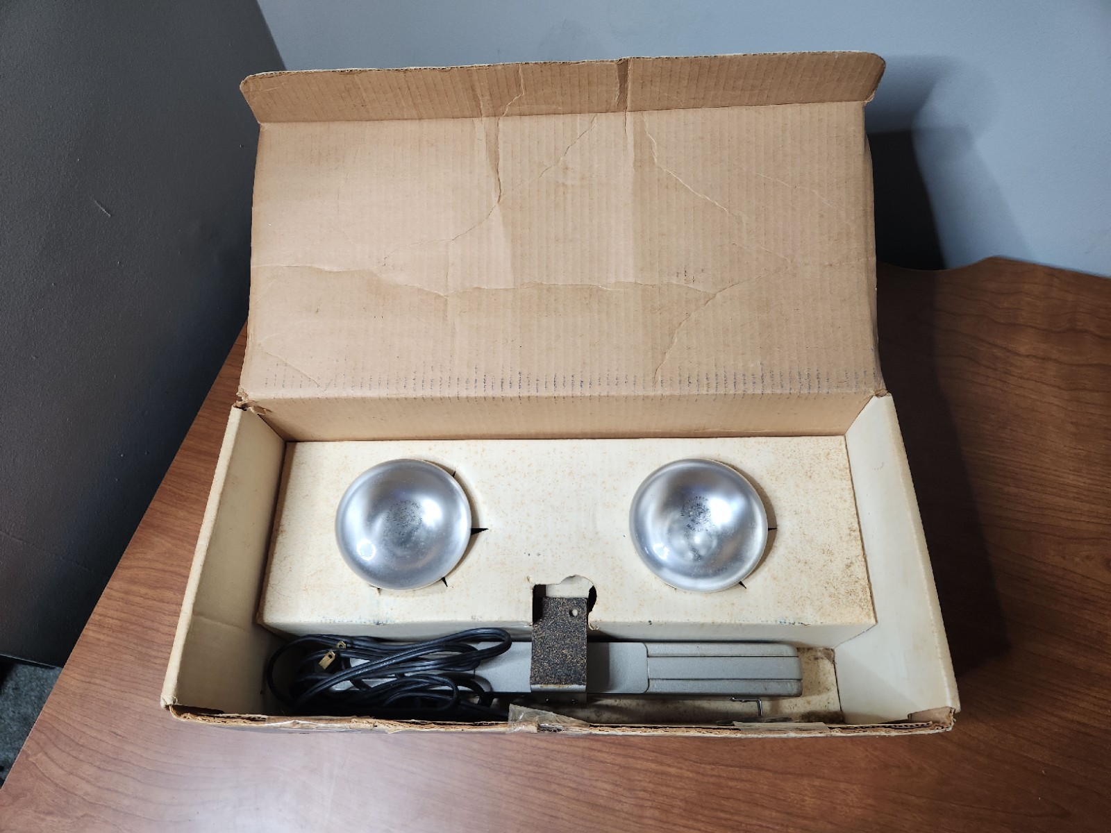 Vintage 1950s Bell & Howell Model #35968 2 Lamp Indoor Light Bar W/ Box Tested