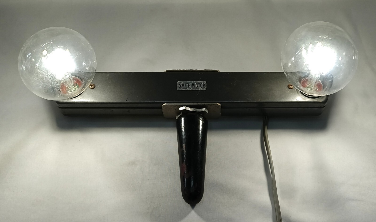 Vintage Lights Smith – Victor Hand Help Photographers Double Light