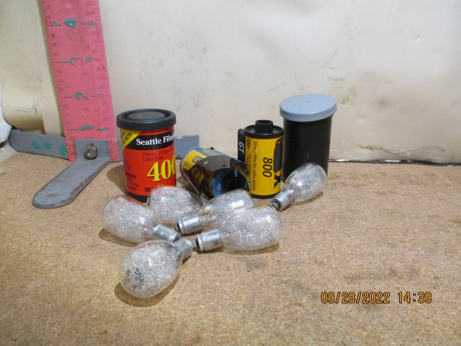 35MM OLD FILM & FLASHBULBS GRAB BAG – NO DAMAGE!