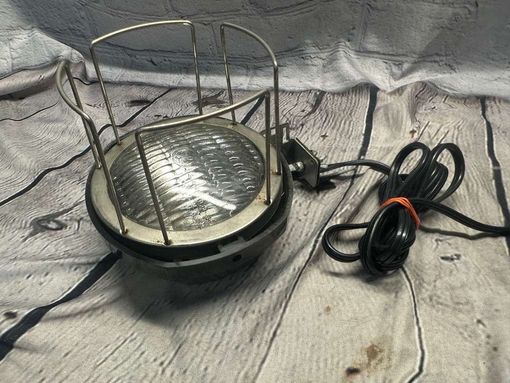 VINTAGE KENCO SUPER 8 SEALED BEAM MOVIE CAMERA LIGHT MODEL 875N