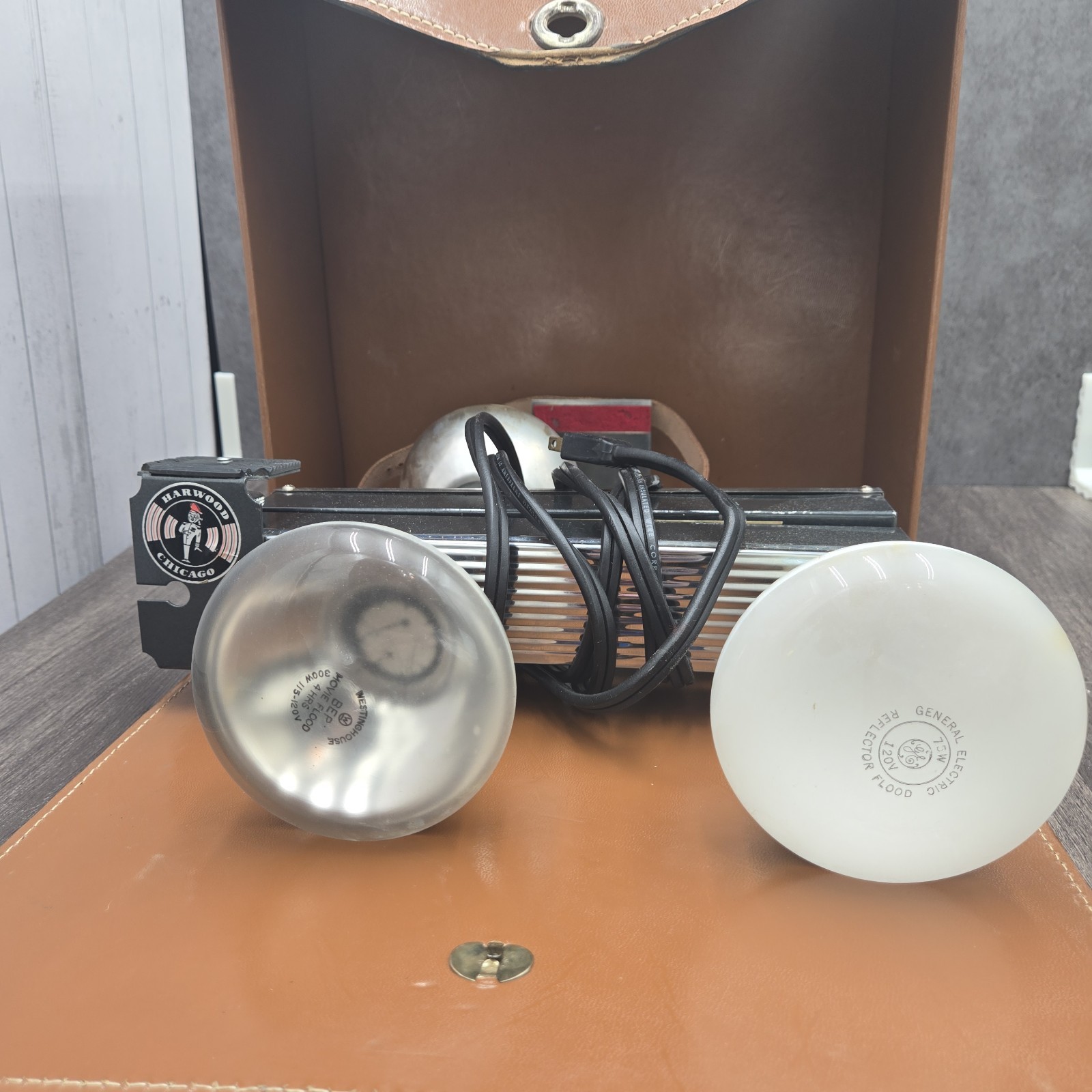 Vintage Harwood Movie Light Bar in Case – Retro Photography Film Lighting