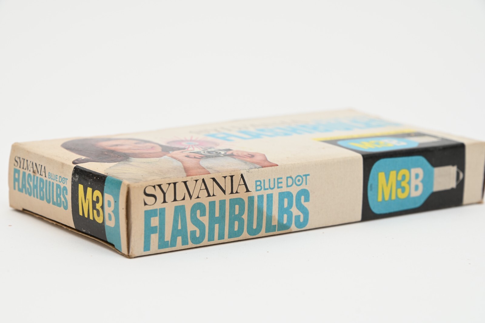 12-pack Vintage Sylvania Blue Dot Flashbulbs M3B with Original Packaging