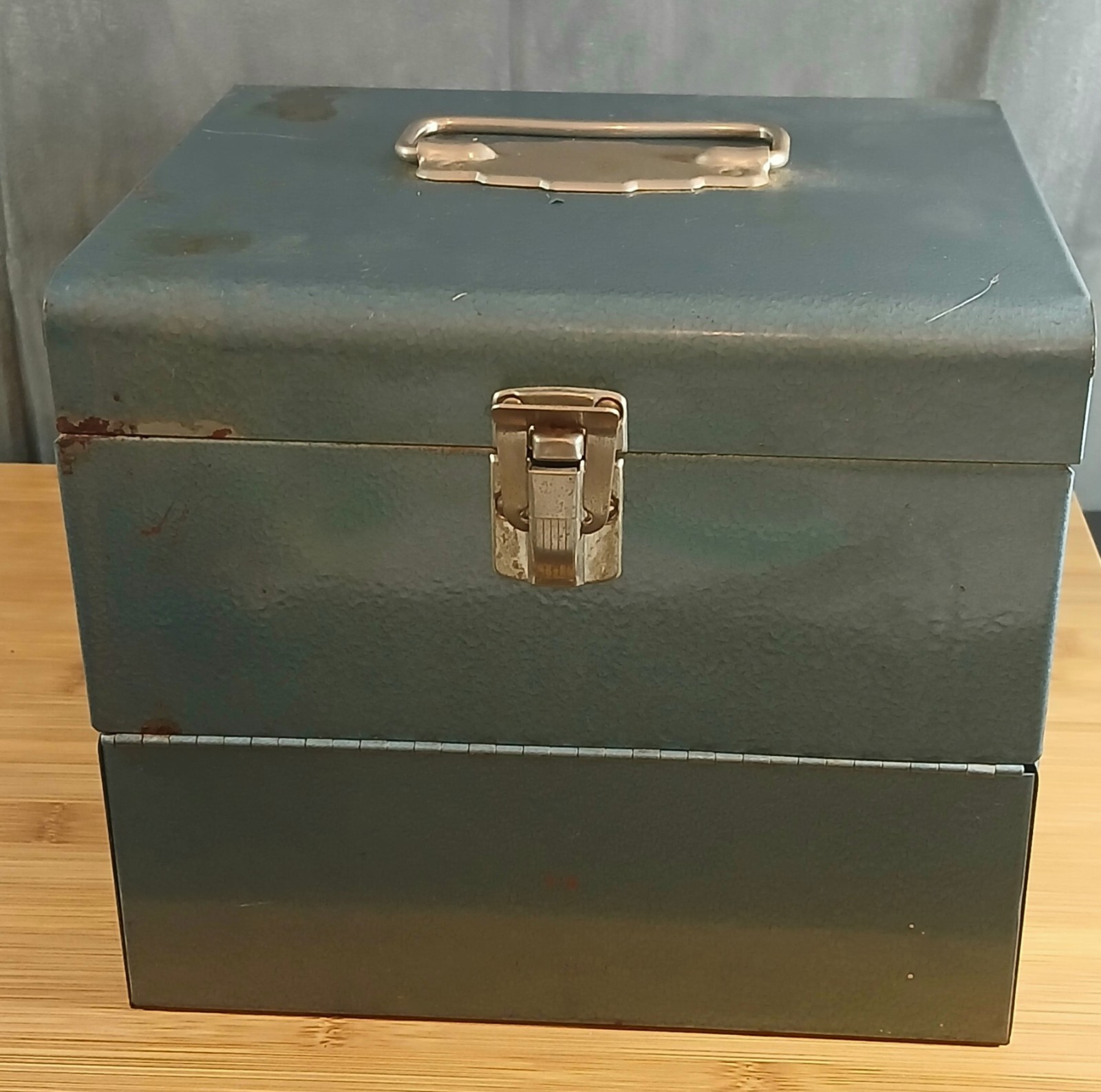 VTG Logan Deluxe Metal 8mm Film Chest 12 Slots Box Storage + 12 Reels & Cases